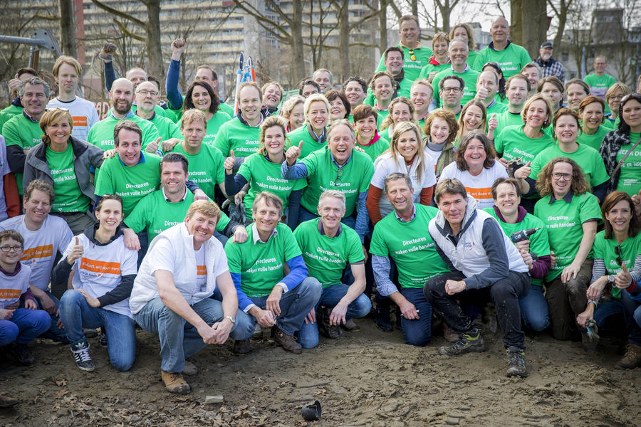 Zeister ondernemers, samen met Koning Willem-Alexander en Koningin Máxima, tijdens NLdoet in Zeist
