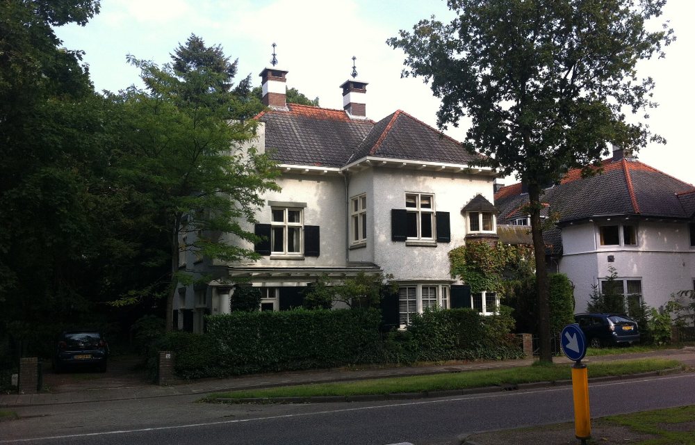 De Grote Markt in Zeist met terrassen en de Grote Kerk